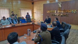 पिथौरागढ़ में गैस सिलेंडर की होगी होम डिलीवरी, लंबी कतारों से राहत के लिए डीएम का बड़ा फैसला