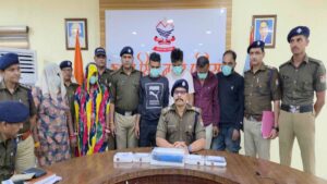 नानकमत्ता में हनीट्रैप गैंग का भंडाफोड़, 2 महिलाओं समेत 6 आरोपी गिरफ्तार