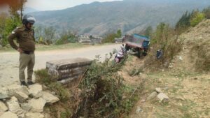 अल्मोड़ा में भीषण हादसा, ट्रैक्टर ट्रॉली पलटने से दो युवकों की दर्दनाक मौत