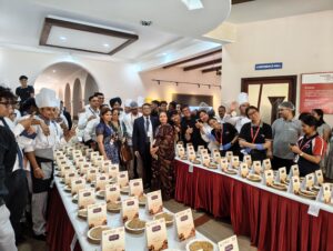 ग्राफिक एरा ने रचा इतिहास: महज़ 1 घंटे 28 मिनट में बनाए 554 तरह के पराठे, ‘एशिया बुक ऑफ रिकॉर्ड्स’ में दर्ज हुआ नाम