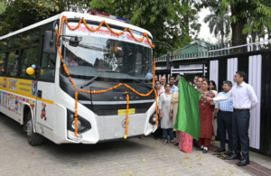भिक्षावृत्ति से मुक्त हुए बच्चे अब बस से जाएंगे स्कूल: डीएम सविन बंसल ने दी 41 सीटर बस और नई डॉरमेट्री की सौगात