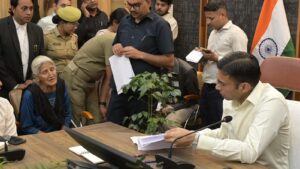 जनदर्शन में दिखी संवेदनशील प्रशासन की मिसाल: डीएम सविन बंसल ने 239 शिकायतों का किया त्वरित निस्तारण