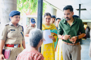 देहरादून- डीएम डॉ. आशीष चौहान ने नारी निकेतन, बाल सुधार गृह और किशोरी गृह का किया निरीक्षण