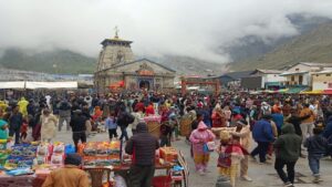 केदारनाथ यात्रा पर मौसम का ब्रेक, मूसलाधार बारिश के चलते यात्रियों की आवाजाही रोकी गई