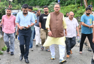 खालागांव में बारिश से क्षतिग्रस्त सड़क का मंत्री गणेश जोशी ने किया निरीक्षण, पुनर्निर्माण के लिए ₹30 लाख मंजूर